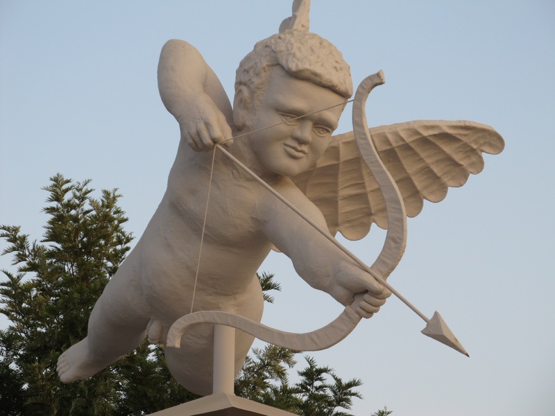 wing-monument-statue-love-sculpture-arrow-642980-pxhere.com